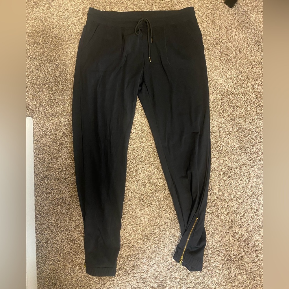 Zyia black peak joggers